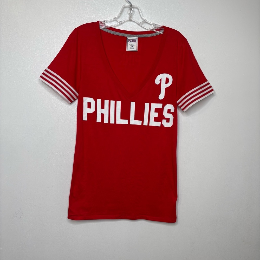 Victoria’s Secret PINK Philadelphia Phillies V-Neck Tee Women’s Medium Red - Picture 1 of 7